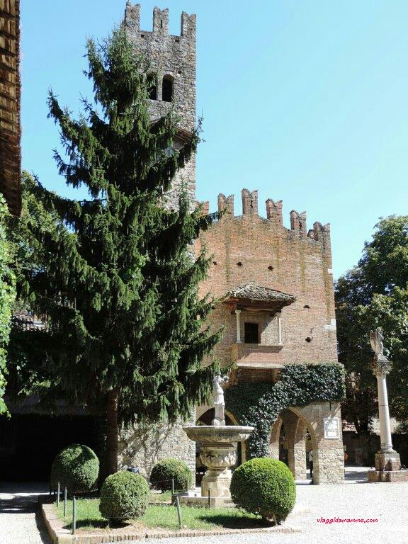 Ritorno al Medioevo un giorno a Castell'Arquato e Grazzano Visconti -scorci di Grazzano Visconti-