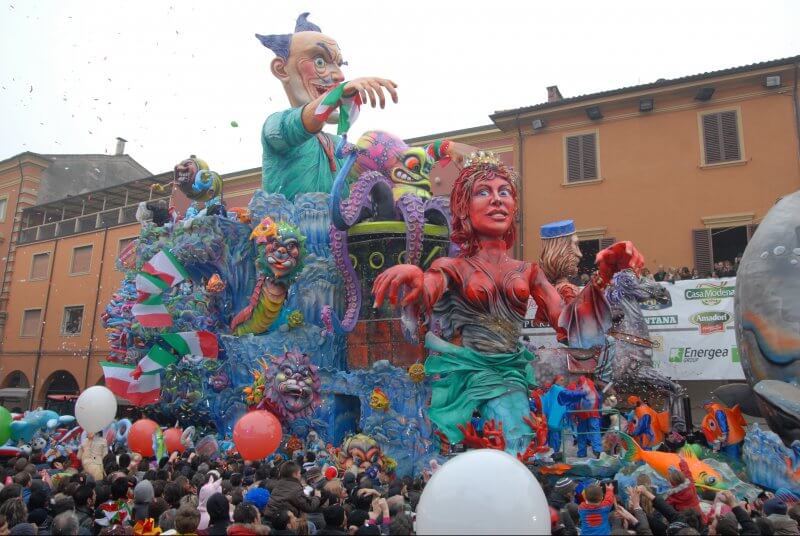 Dove festeggiare il Carnevale con i bambini in Italia -Carnevale di Cento foto presa da Internet-