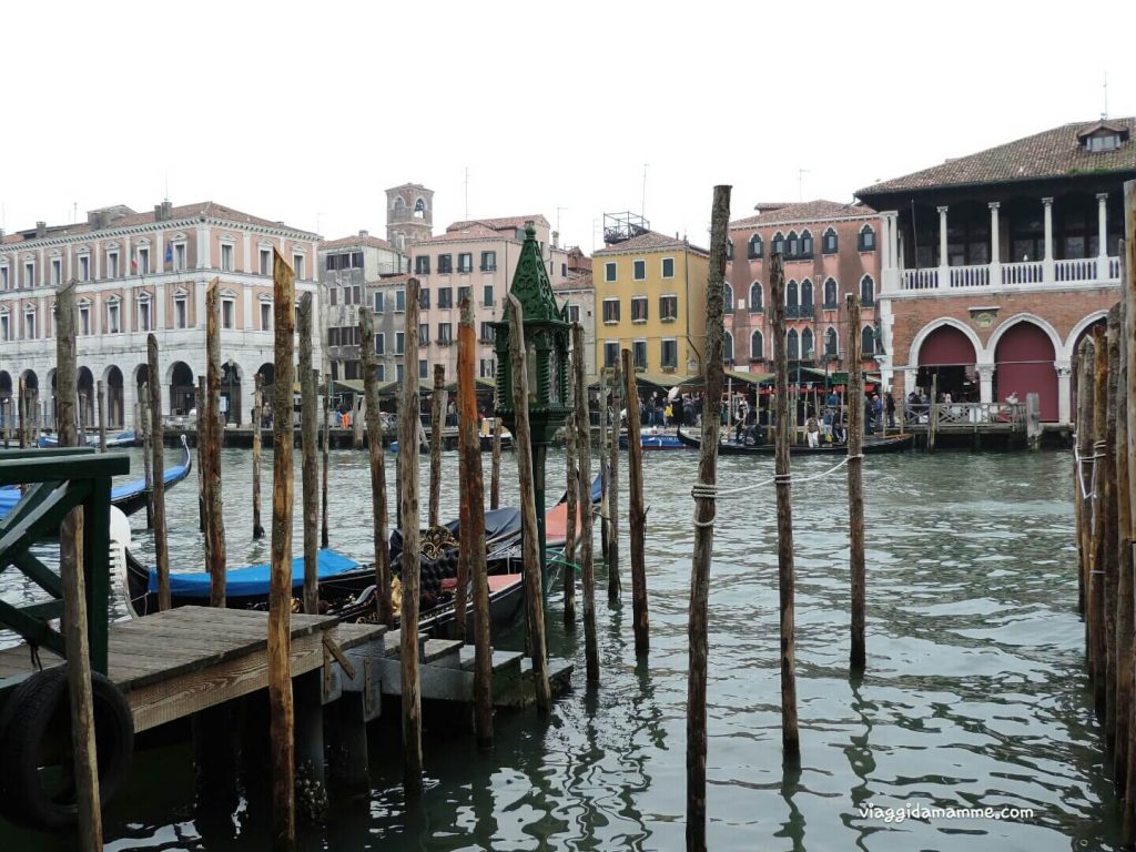 Cosa vedere a Venezia con i bambini in tre giorni - traghetto Santa Sofia -